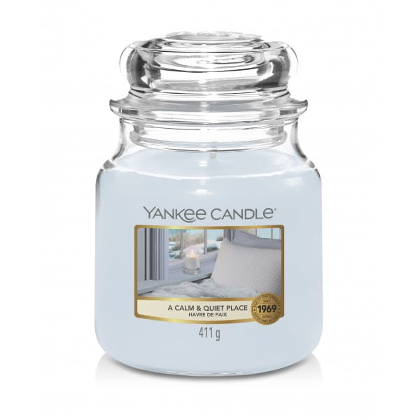 ŚWIECA ZAPACHOWA YANKEE CANDLE ŚREDNIA A CALM QUIET PLACE