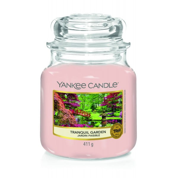 ŚWIECA ZAPACHOWA YANKEE CANDLE ŚREDNIA TRANQUIL GARDEN