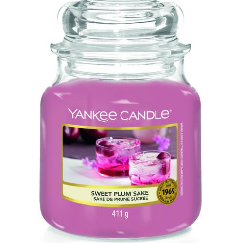 ŚWIECA ZAPACHOWA YANKEE CANDLE ŚREDNIA SWEET PLUM SAKE